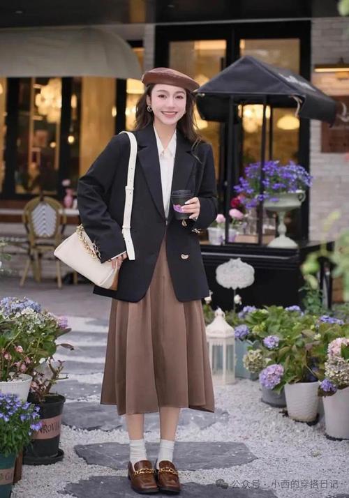 西裙怎么搭配上衣