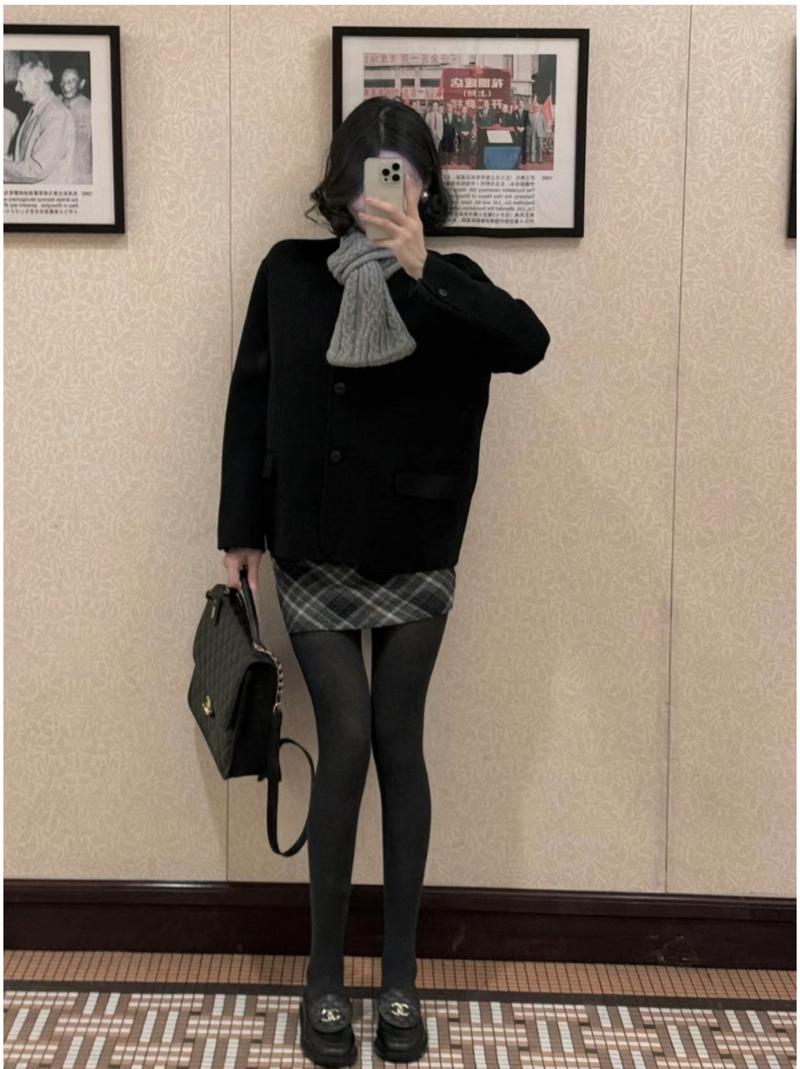 印花黑色裤袜怎么搭配