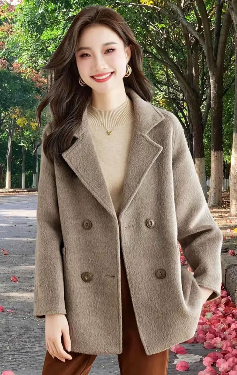 羊毛长外套怎么搭配