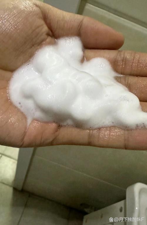 洗面奶把黑头洗出来了