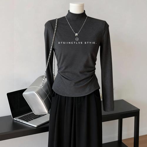 深灰色t恤怎么搭配外套