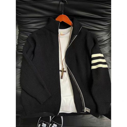 酒红色毛衣 灰色外套怎么搭配图片