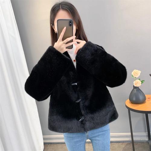 黑色短款貂皮怎么搭配好看