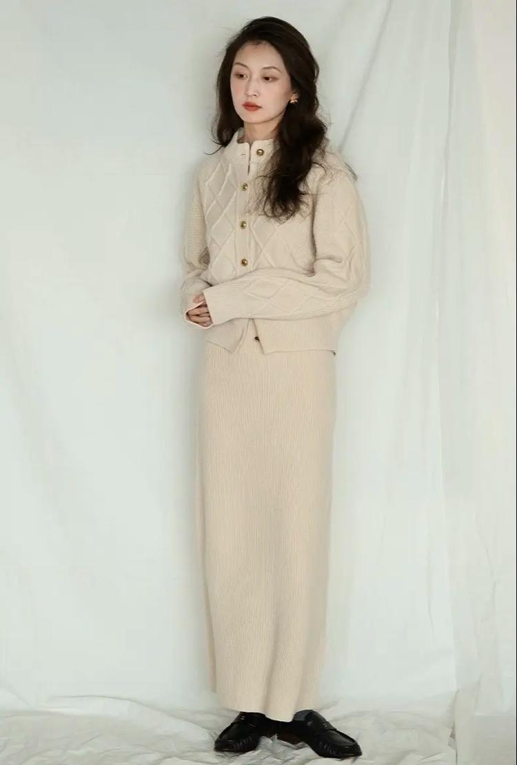 羊毛裙搭配什么上衣