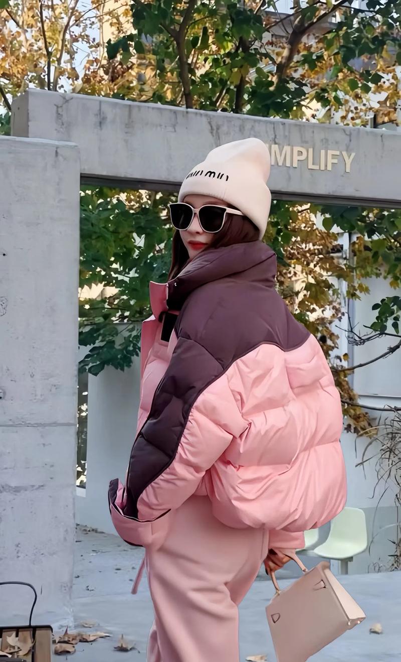 粉色短棉衣怎么搭配图片