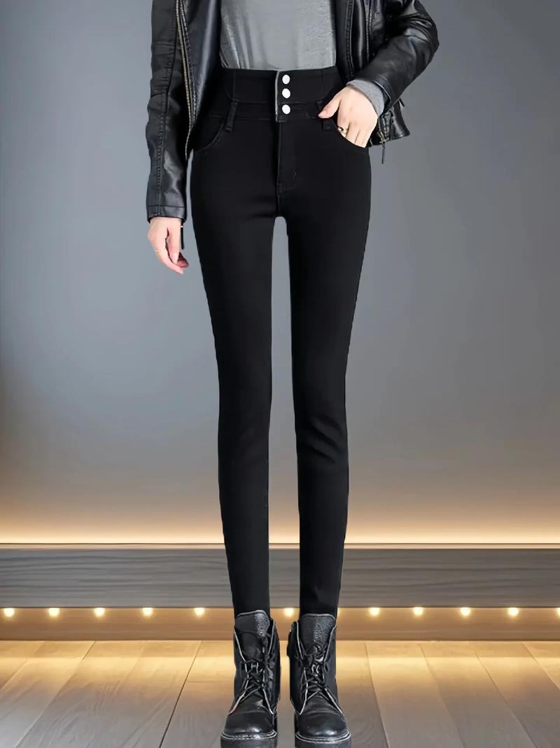 冬天黑色牛仔裤怎么搭配