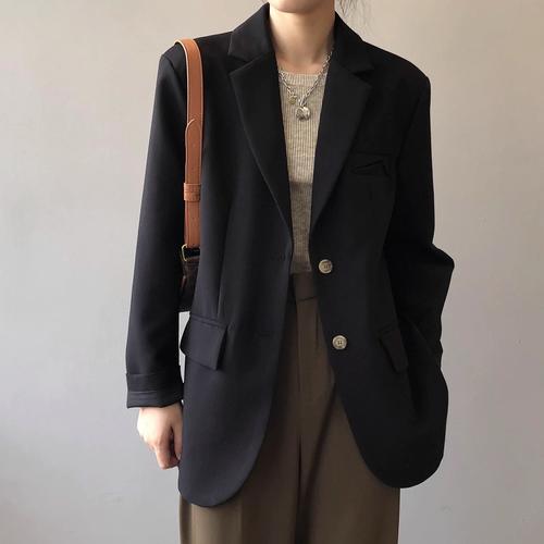 冬季黑色西服怎么搭配