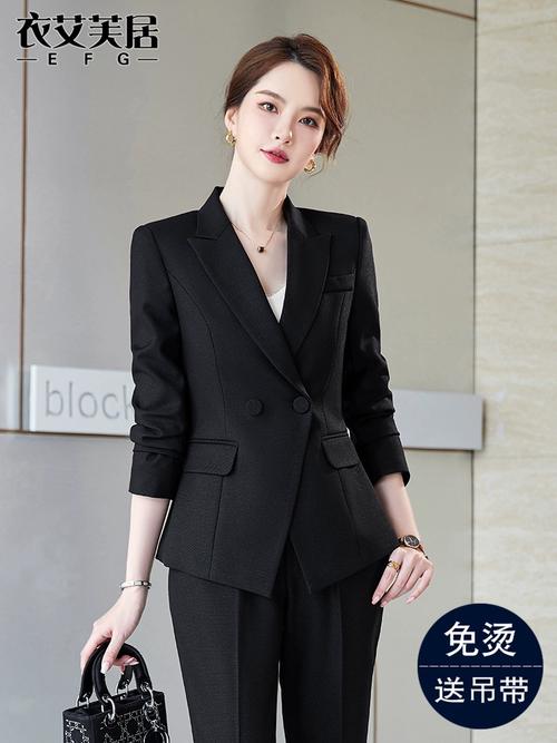 冬季黑色西服怎么搭配