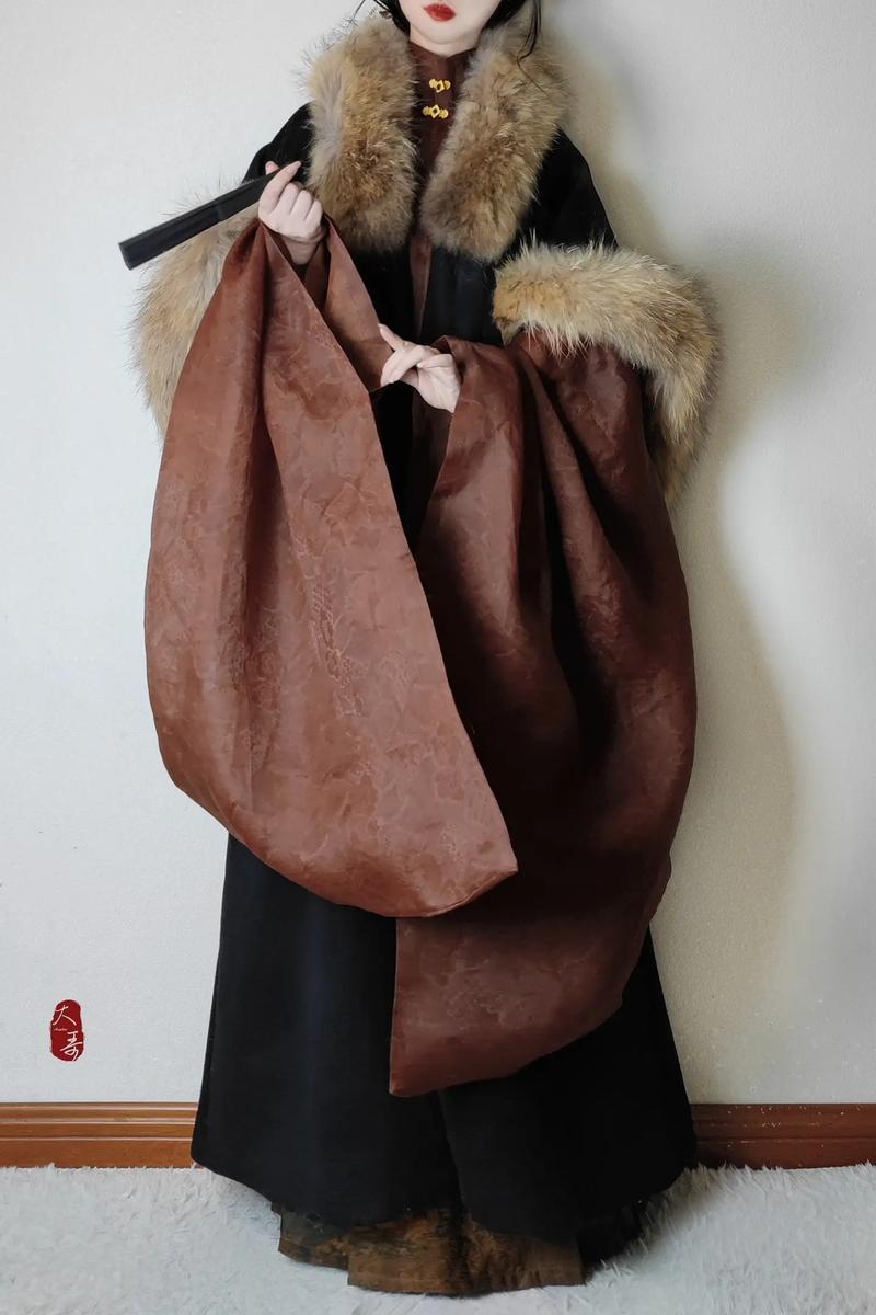 貂子毛外套怎么搭配