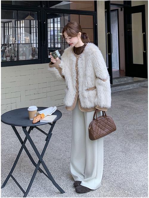 女士皮草白色外套怎么搭配图片2025