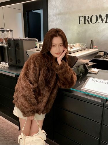 女士皮草白色外套怎么搭配图片2025