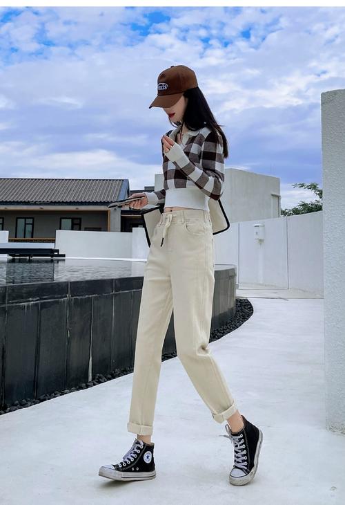 胖mm白裤子怎么搭配衣服