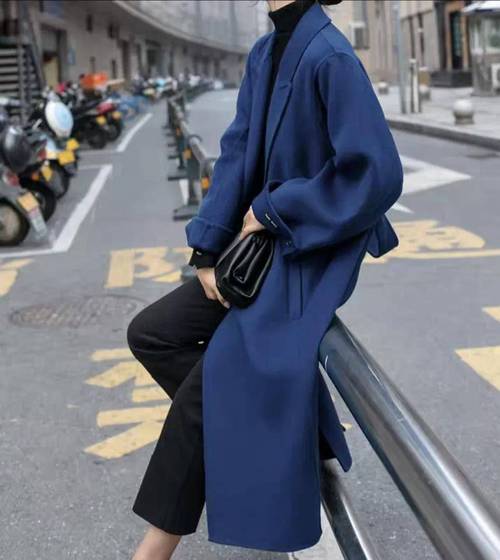蓝色大衣 下身怎么搭配