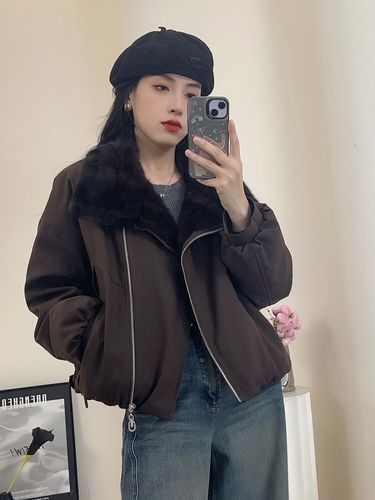 灰色短皮草外套短款怎么搭配打底衣