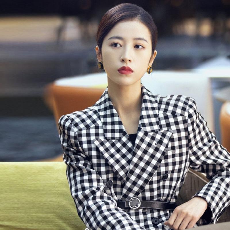 黑白西装格子外套怎么搭配图片欣赏