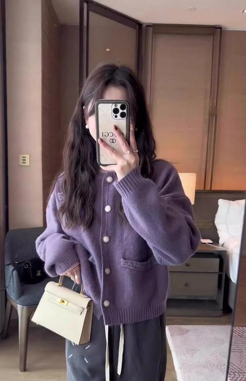 香芋紫搭配什么颜色