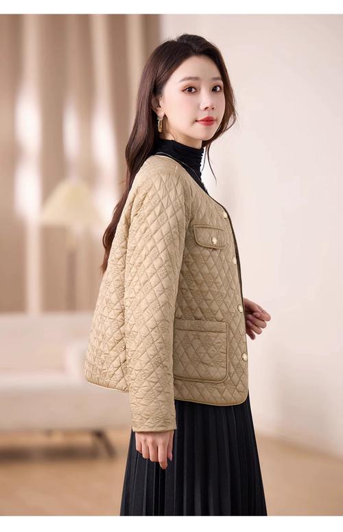 短羽绒背心怎么搭配图片