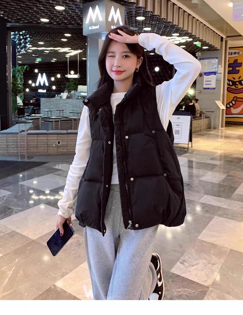 短羽绒背心怎么搭配好看