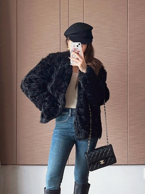 短款皮草怎么搭配裤子好看图片