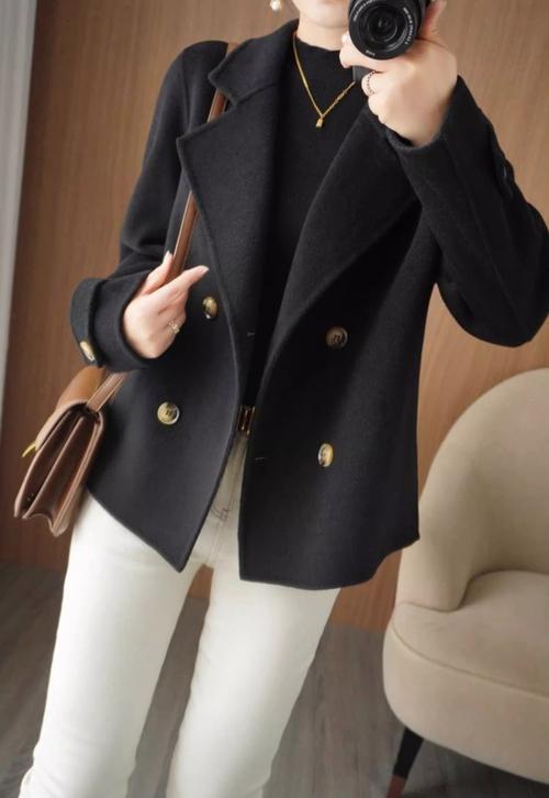 冬天穿呢子西装里面怎么搭配