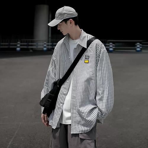 灰色格子长款衬衫外套怎么搭配什么裤子好看吗