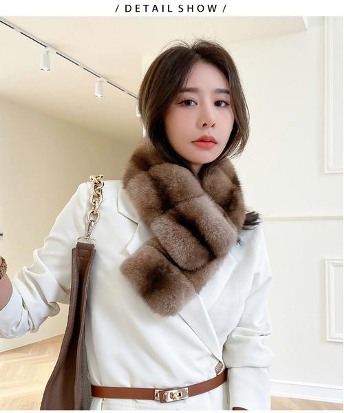 穿貂皮怎么搭配围巾好看