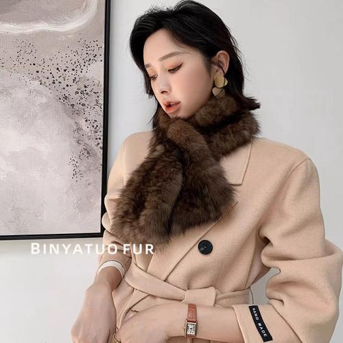 穿貂皮怎么搭配围巾好看