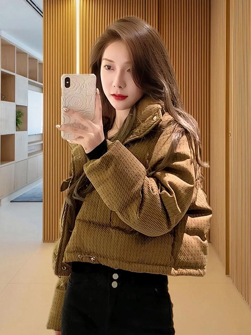 超短棉袄怎么搭配衣服