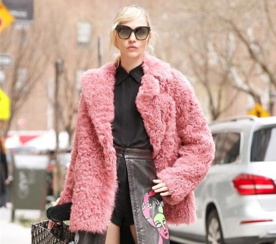 粉色休闲皮草怎么搭配好看