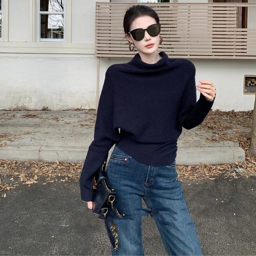 蝙蝠袖毛衣该怎么搭配