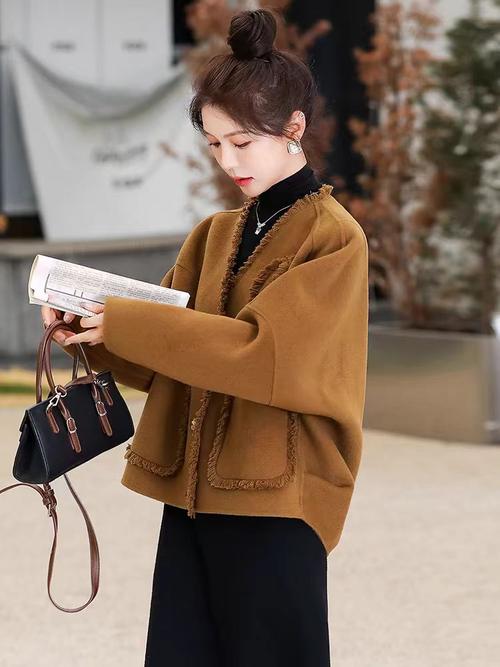 短毛呢衣服怎么搭配