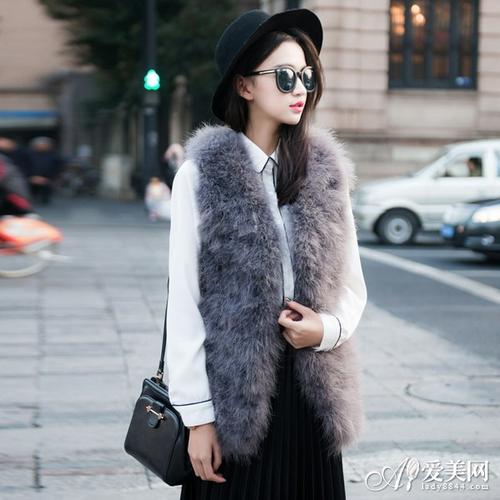 短的皮草马甲怎么搭配好看