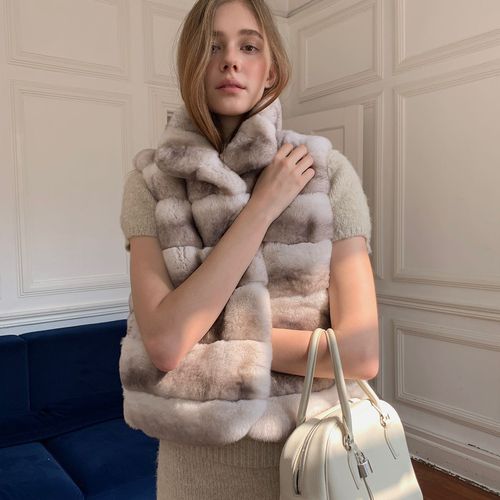 短的皮草马甲怎么搭配好看