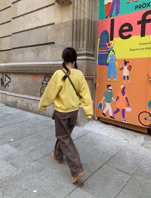 黄颜色卫衣怎么搭配什么裙子好看吗