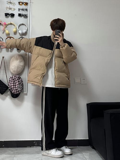 卡其色面包服怎么搭配男生