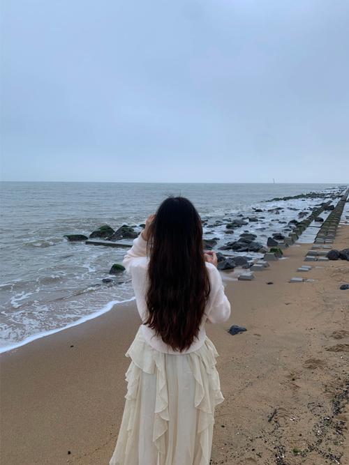 去海滩穿什么衣服