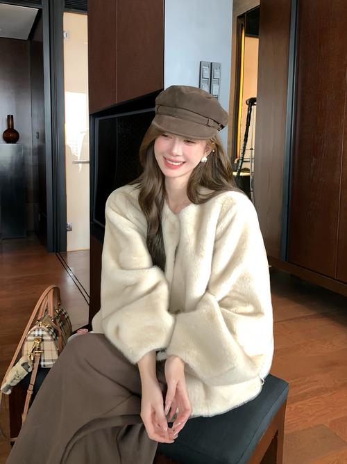 皮草短款女士外套怎么搭配