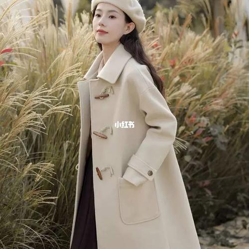 白色长款呢子大衣怎么搭配图片