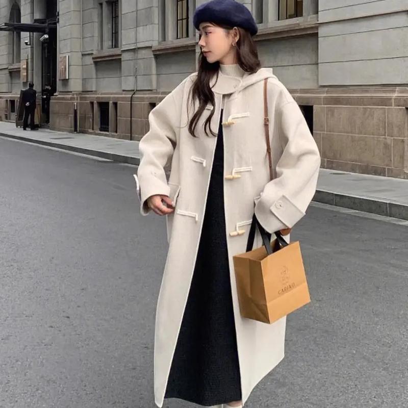 白色中长款呢子怎么搭配