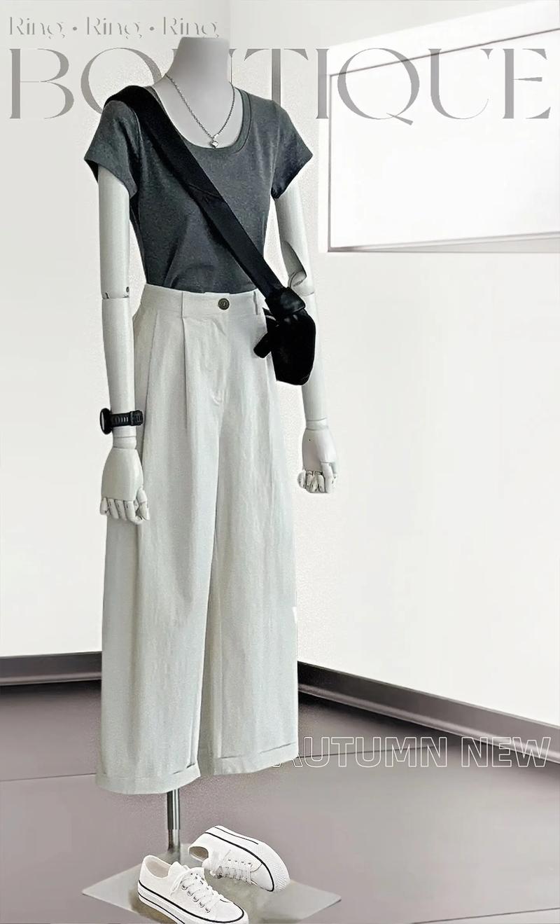 深灰色t恤怎么搭配