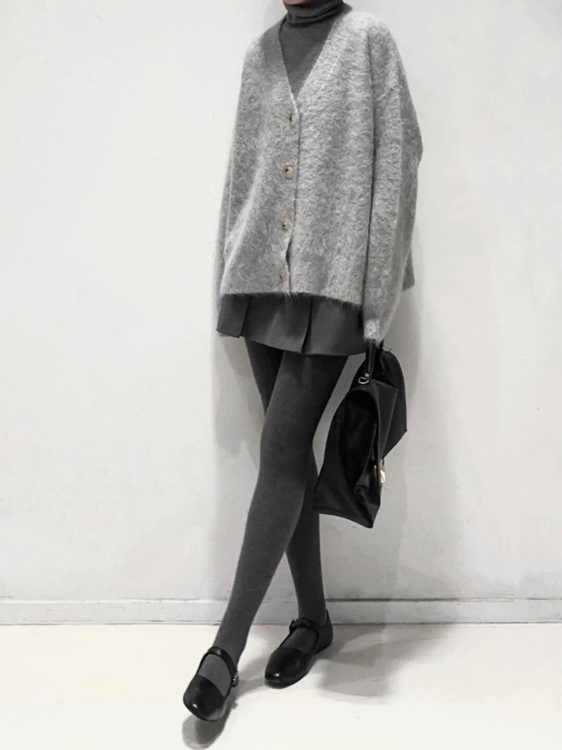 深灰色t恤怎么搭配