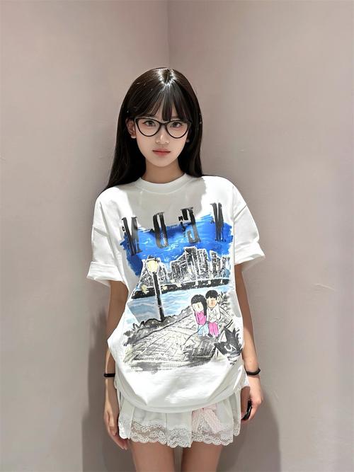 长款白短袖怎么搭配