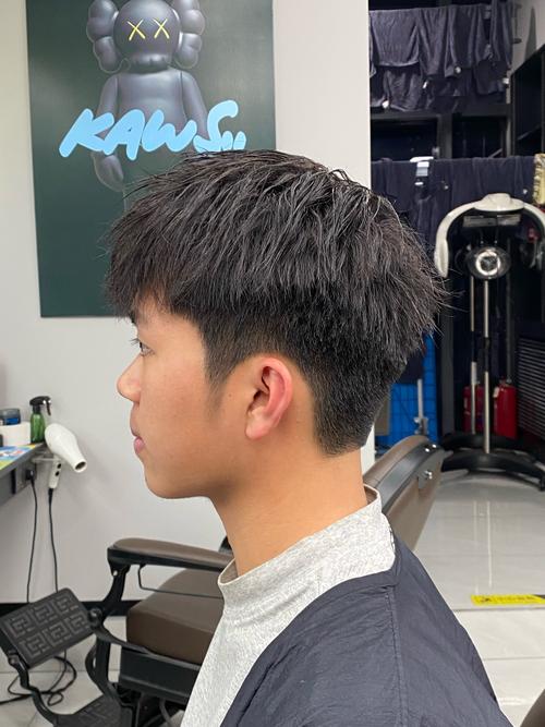 头发硬剪什么发型