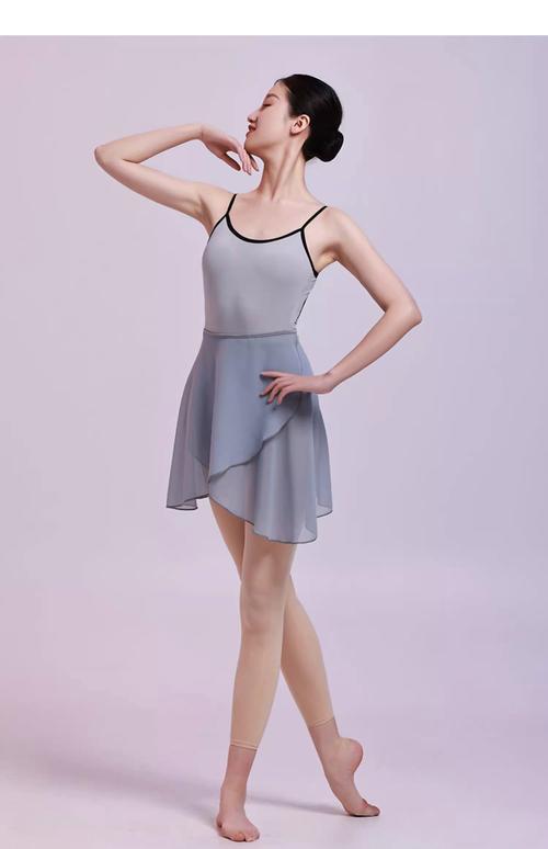 超短纱裙怎么搭配