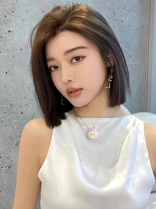 短发女夏季 怎么搭配图片欣赏