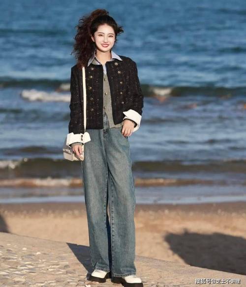 小香风外套配什么裤子