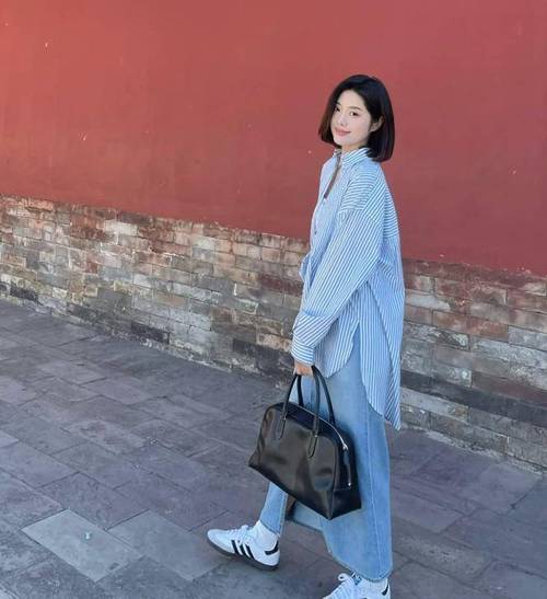 衬衫裙怎么搭配下身