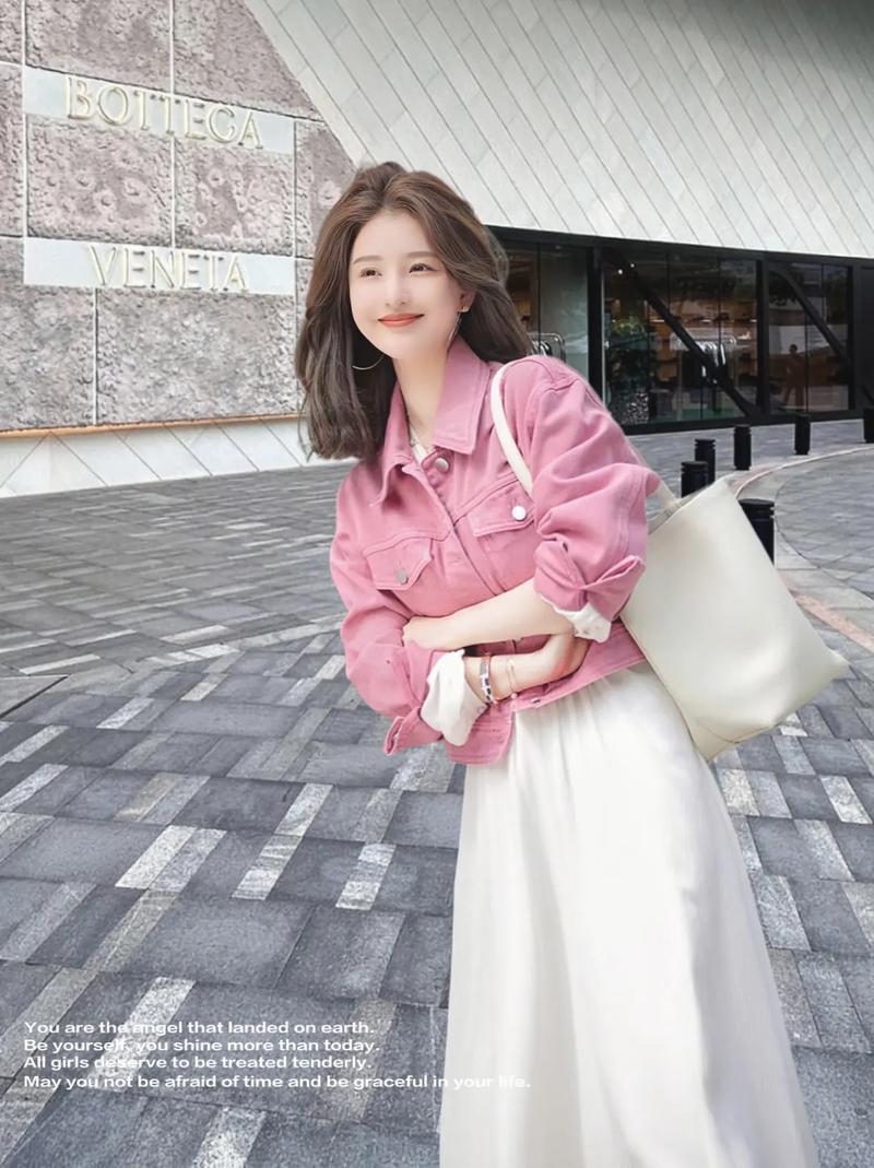 粉色上衣配什么外套