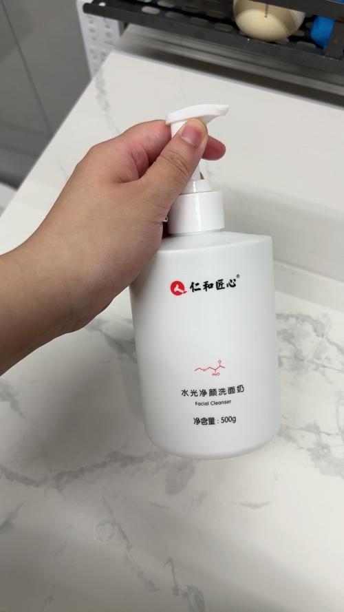 皮肤显老用什么洗面奶