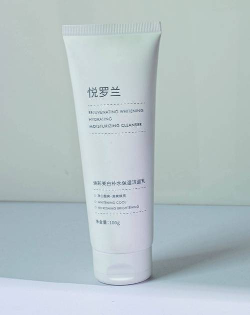 皮肤显老用什么洗面奶